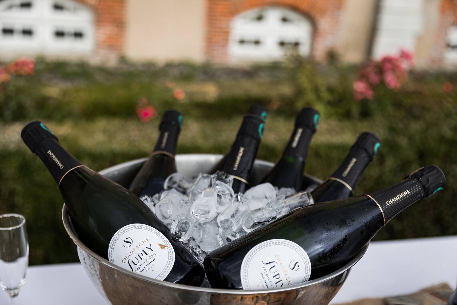 Vasque à Champagne avec bouteilles pour votre mariage dans le département de l'Eure en Normandie.