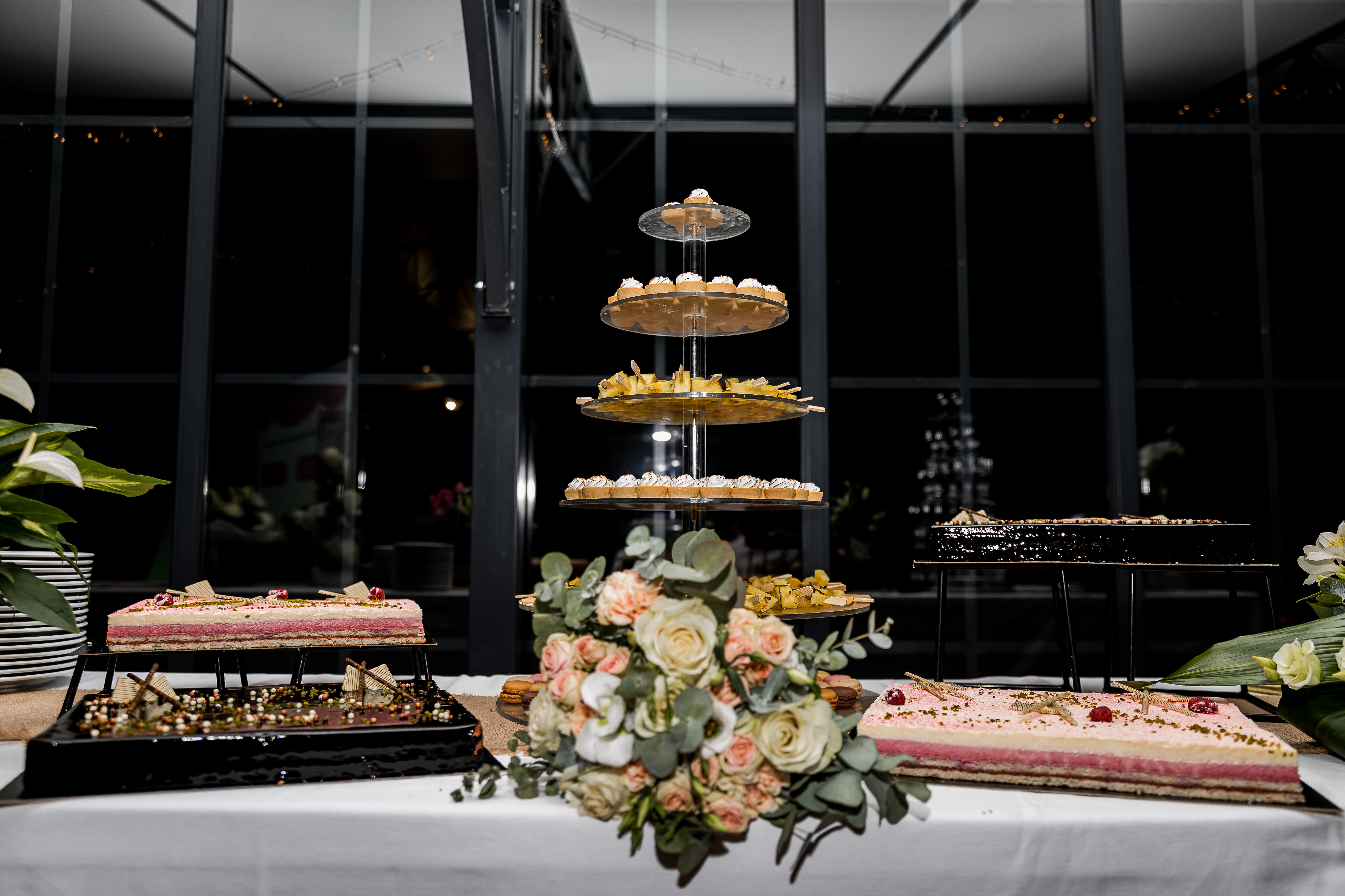 Gâteaux pâtissiers et son assortiment de mignardises 
