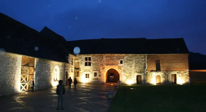 La Maladrerie Saint-Nicolas de nuit