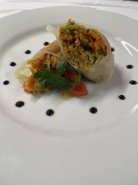 Rouleaux de Printemps (courgette, carotte, champignons noir, menthe fraîche, sauce soja)