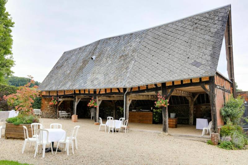 La Grange de Rouville : Un Cadre Champêtre pour des Événements Inoubliables